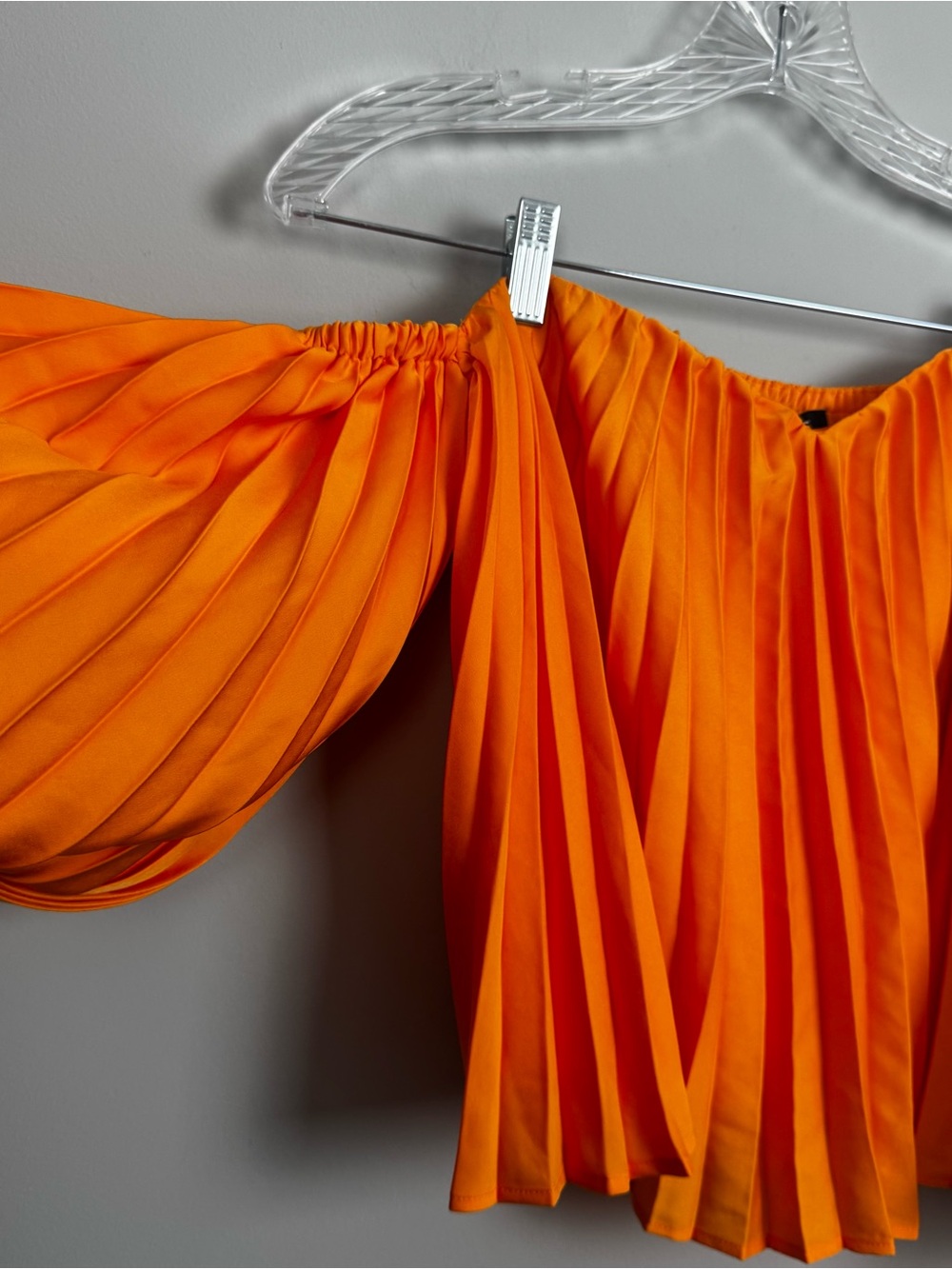 EXPRESS | NEW Off-the-Shoulder Pleated Orange Blouse Women’s Size Medium - Picture 3 of 9